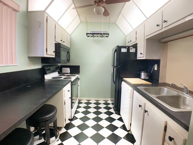 Building Photo - 924 SW 9th St Cir