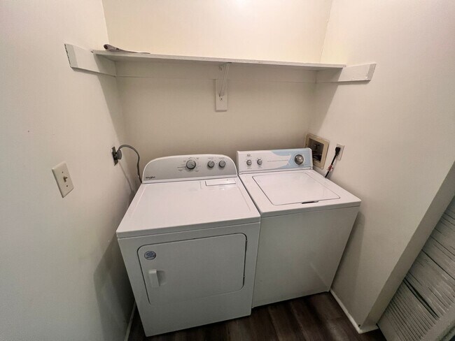 Building Photo - Blacksburg, 4 BR / 2.5 BA Townhouse, Available August