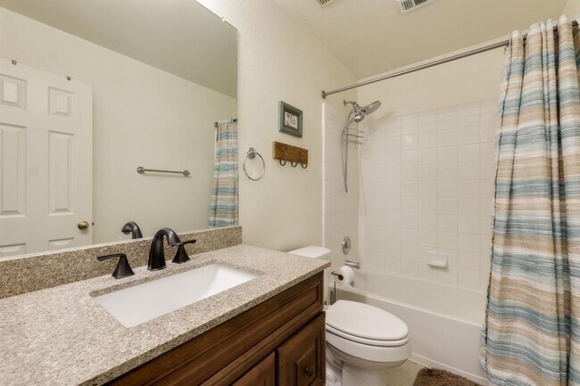 Building Photo - 6007 Lone Star Ct
