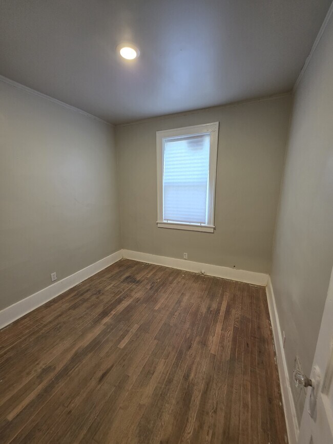 Building Photo - 15448 Log Cabin St