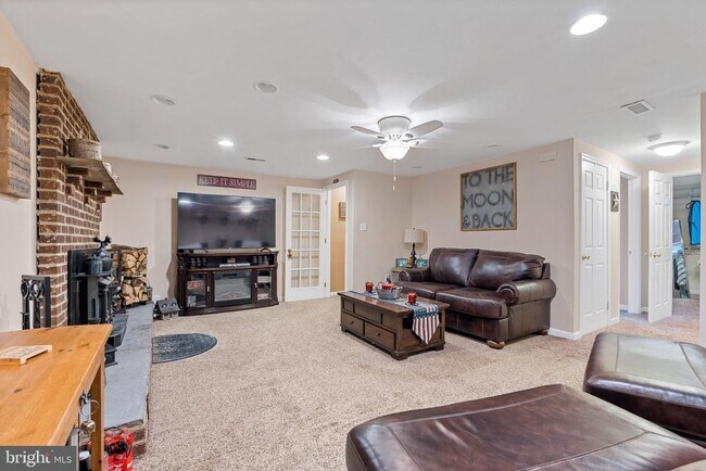 Building Photo - 8805 Rosanne Ct