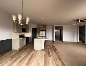 Building Photo - 17313 N Wingtip Way