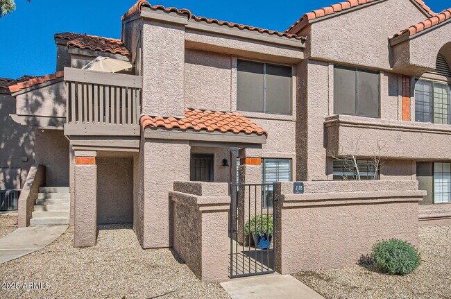 Building Photo - 700 E Mesquite Cir