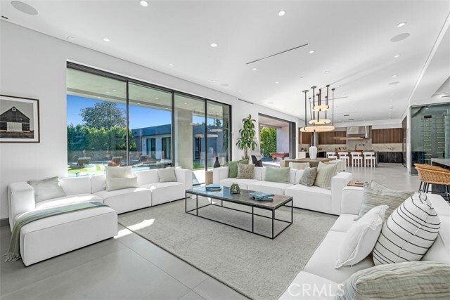 Building Photo - 13016 Chandler Blvd