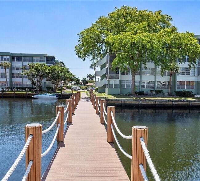 Building Photo - 2771 Taft St