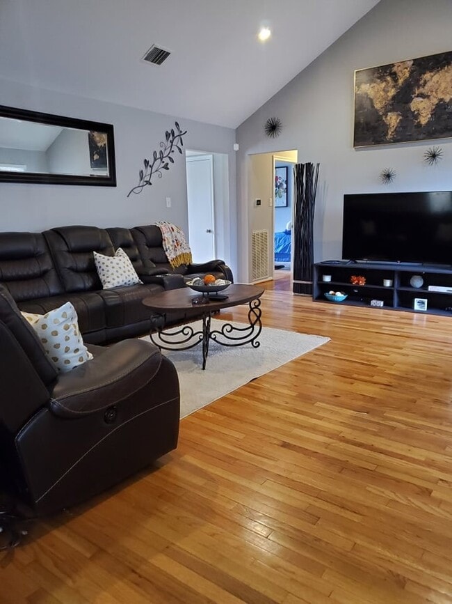 Building Photo - 5210 Honey Cir