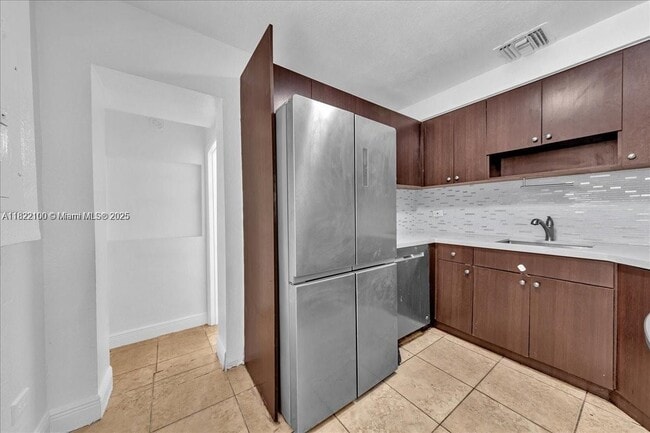 Building Photo - 6221 SW 35th St
