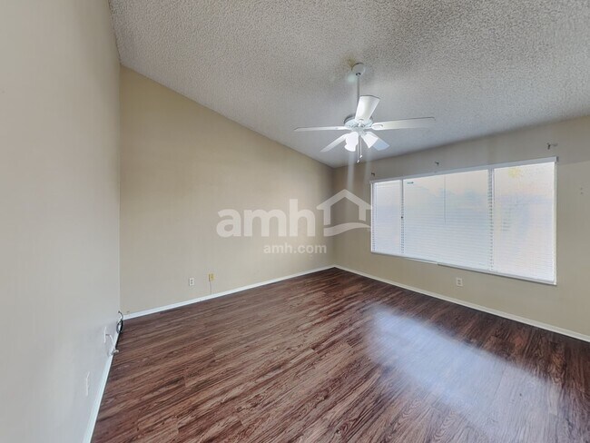 Building Photo - 379 Bradford Dr