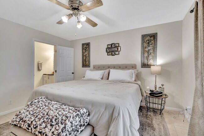 Building Photo - 4693 Lucerne Lakes Blvd E