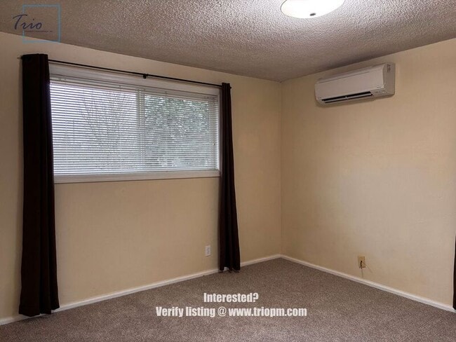 Building Photo - 1398 Corum Ave