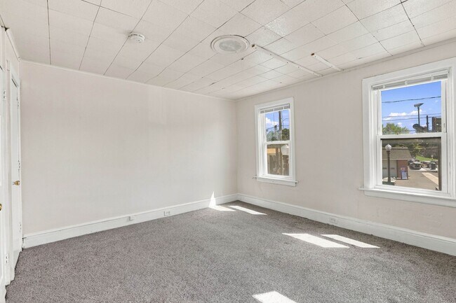 Building Photo - 849-851 Manor St