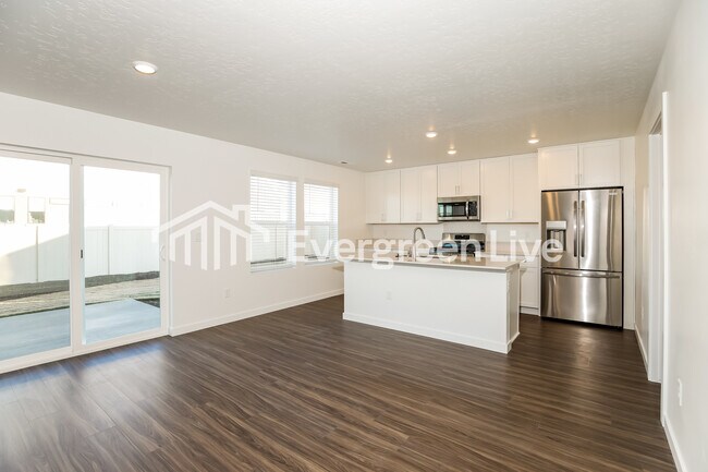 Building Photo - 896 Knowledge St