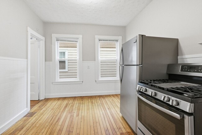 Building Photo - 35 Oakland St