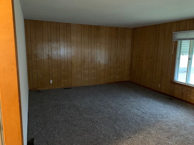 Building Photo - Just remodeled! 3 Bedroom 1 bath home