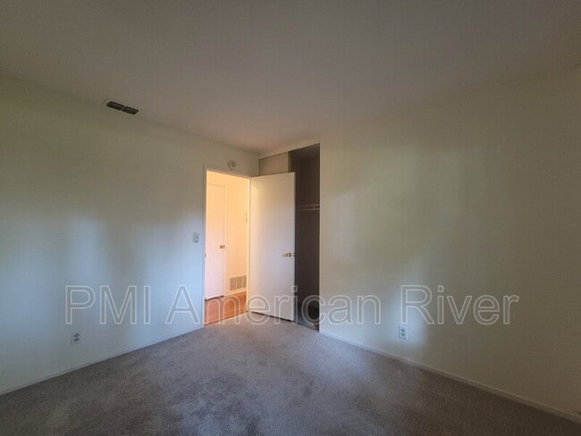 Building Photo - 8387 La Riviera Dr