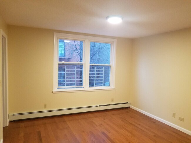 Building Photo - 468 E 141st St