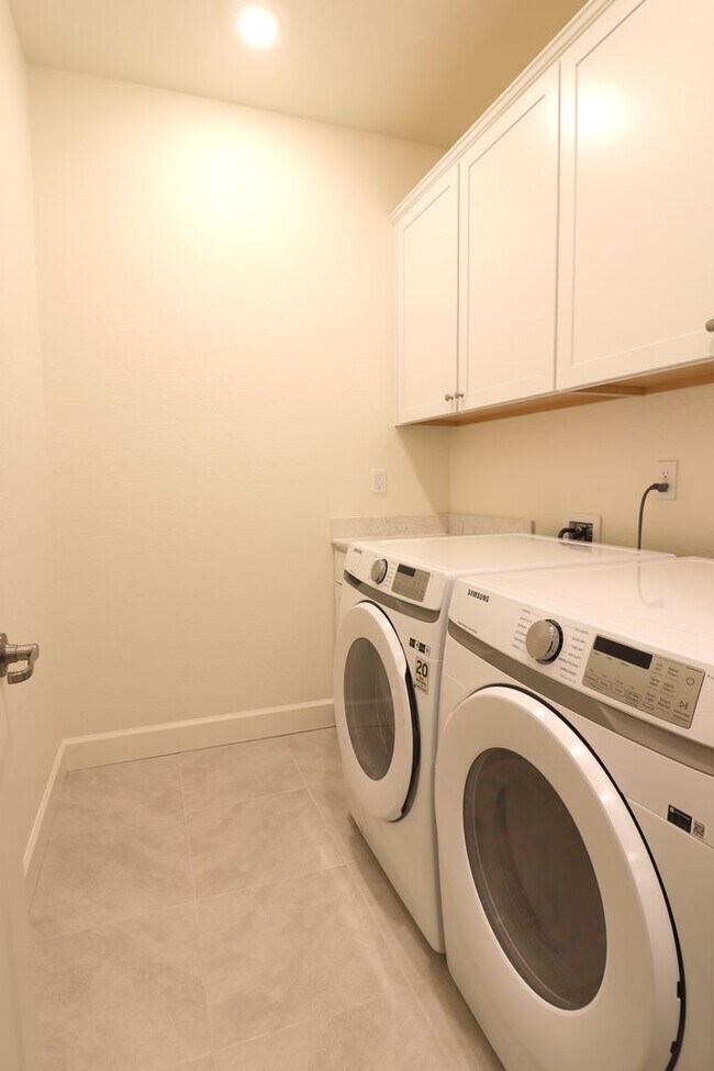 Building Photo - 6862 Ronaldinho Dr