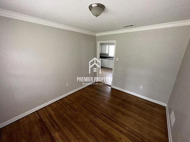 Building Photo - FIRST MONTHS RENT FREE!