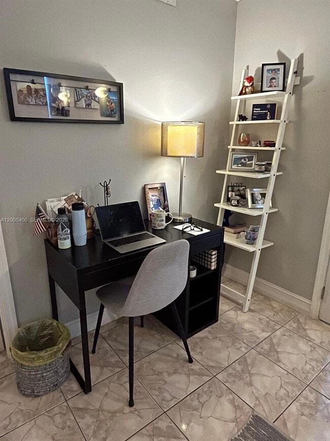 Building Photo - 3475 N Country Club Dr