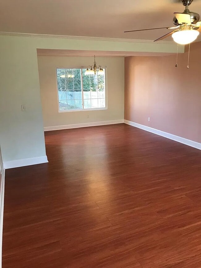 Building Photo - Immaculate and spacious home