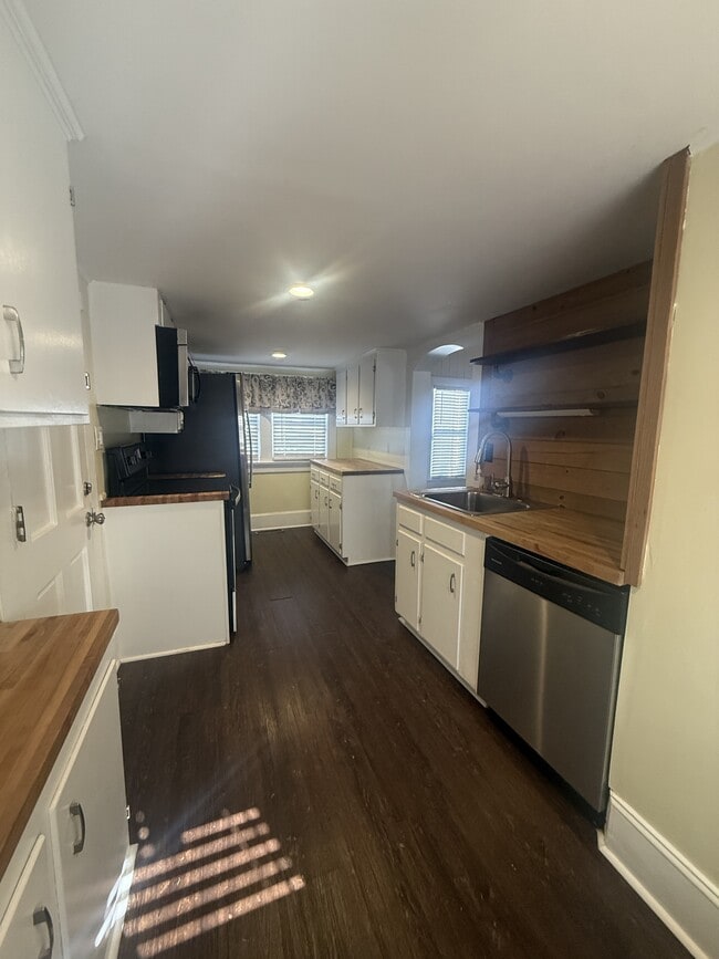 Building Photo - 303 W Parrish Dr