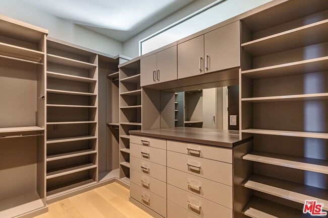 Building Photo - 1895 Rising Glen Rd