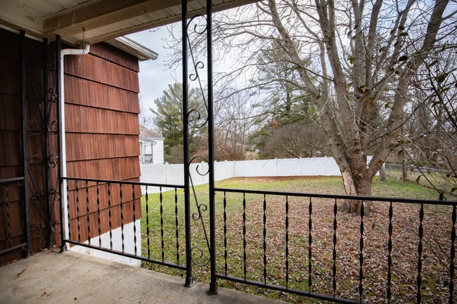 Building Photo - 610 Russell St