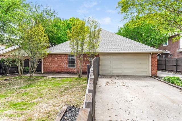 Building Photo - 633 Fern Dr