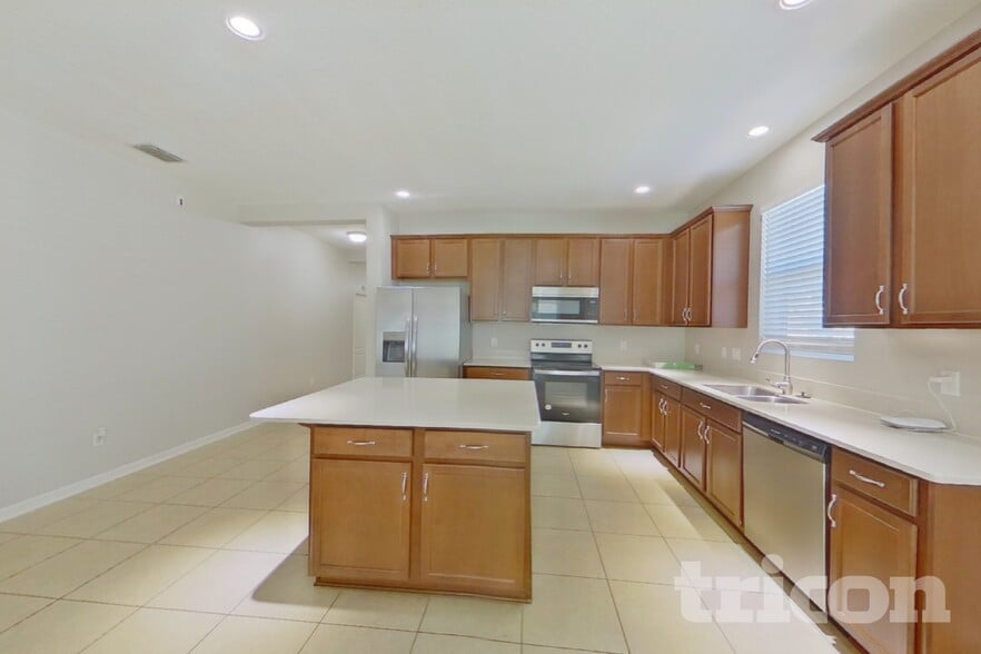 Building Photo - 2557 Isabela Terrace