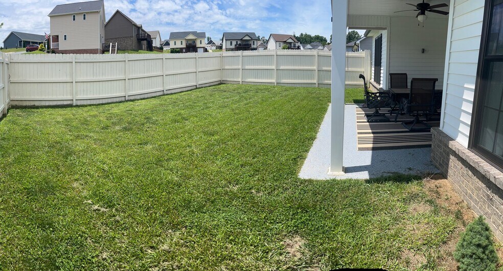 Building Photo - 1417 Lemongrass Dr