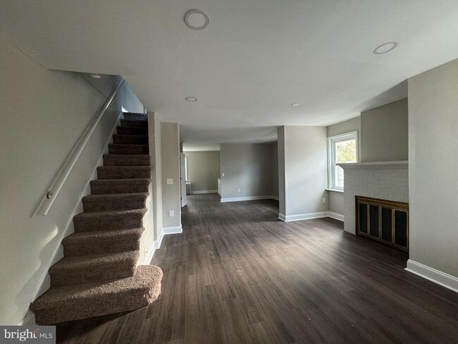 Building Photo - 7250 Radbourne Rd