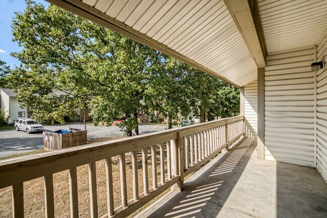 Building Photo - 2 Bedroom 2 Bath TOTALLY Renovated Maumelle Condo