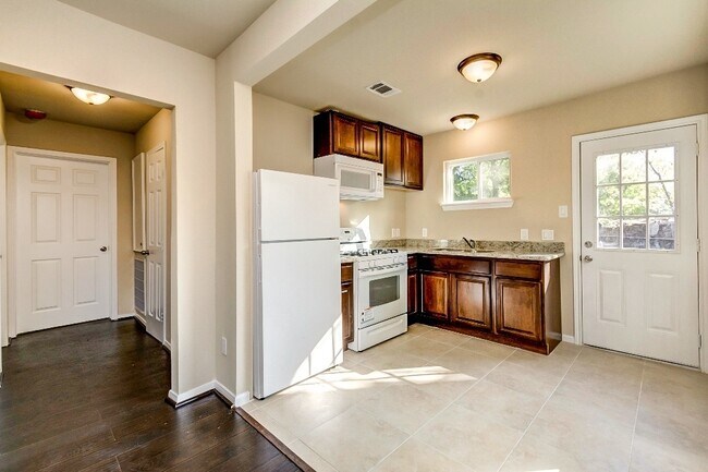 Building Photo - Homes For Rent In TX: Texas City 77590 – 9th Ave N 2BR