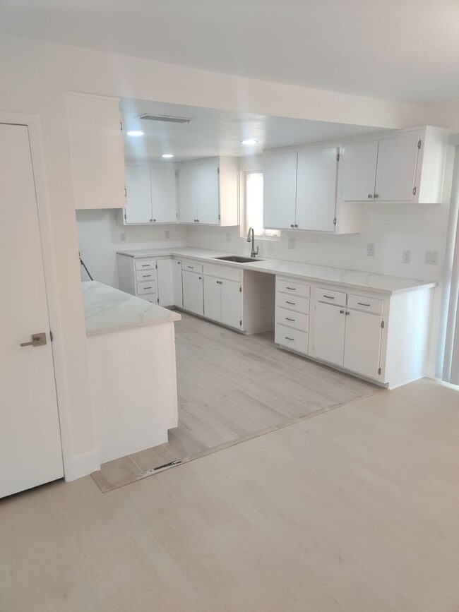 Building Photo - Updated Overton Home on 2 Acres!