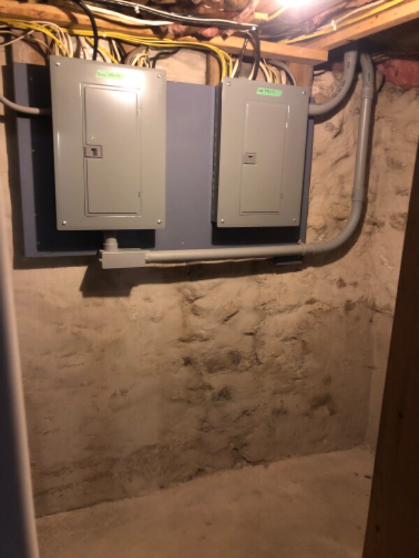 Building Photo - 221 E 1st St