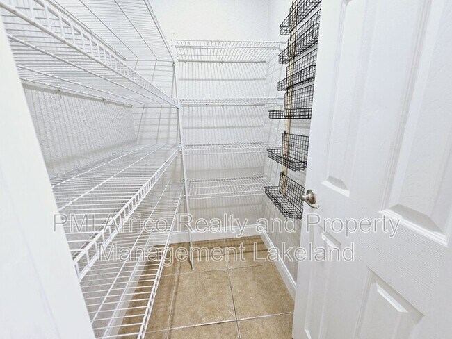 Building Photo - 1930 Saddlewood Ct