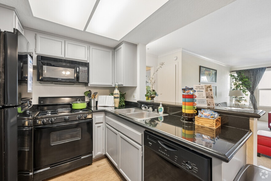 2BR, 2BA - 900SF - Kitchen - Skyline Terrace