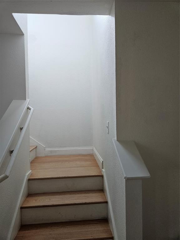 Building Photo - 13400 Coomes Dr