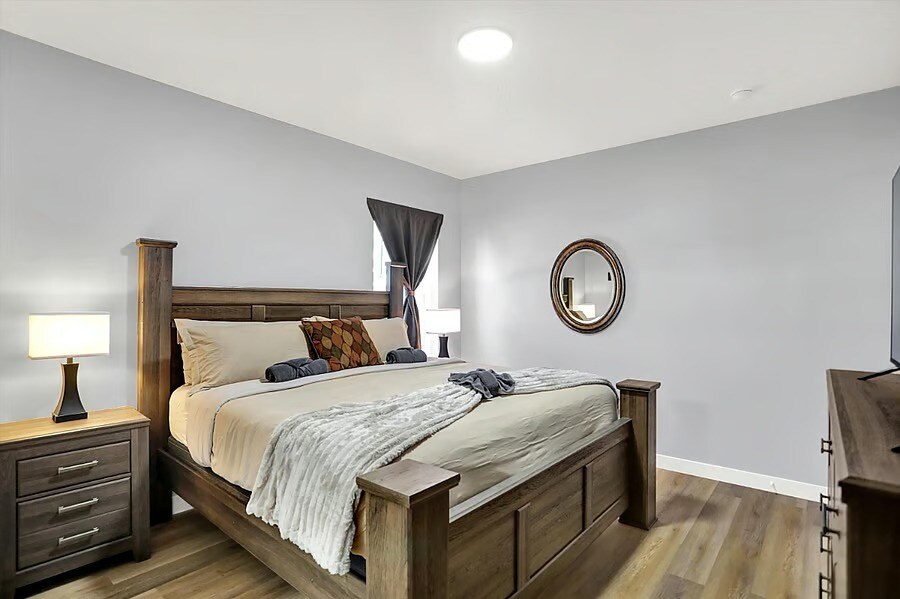 Building Photo - 1137 W 21st St