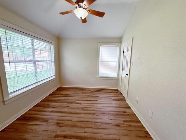 Building Photo - 207 Mollie Dr