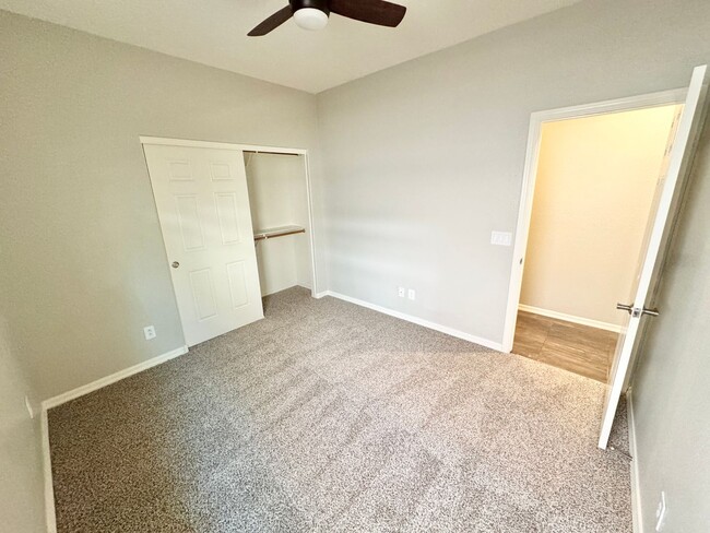 Building Photo - Beautiful 4 Bedroom Single Level Home Loca...