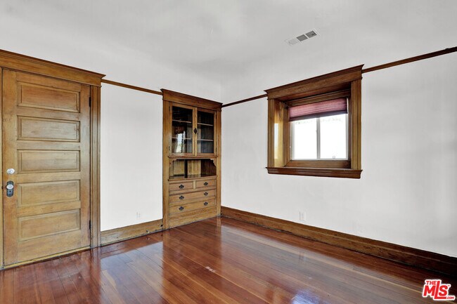Building Photo - 1340 W 30th St