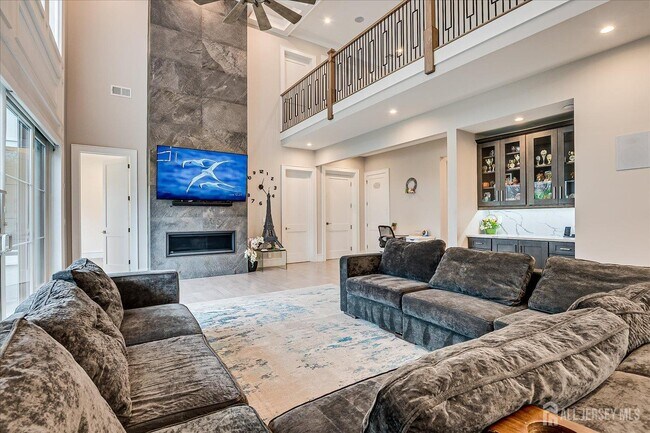 Building Photo - 3979 Park Ave