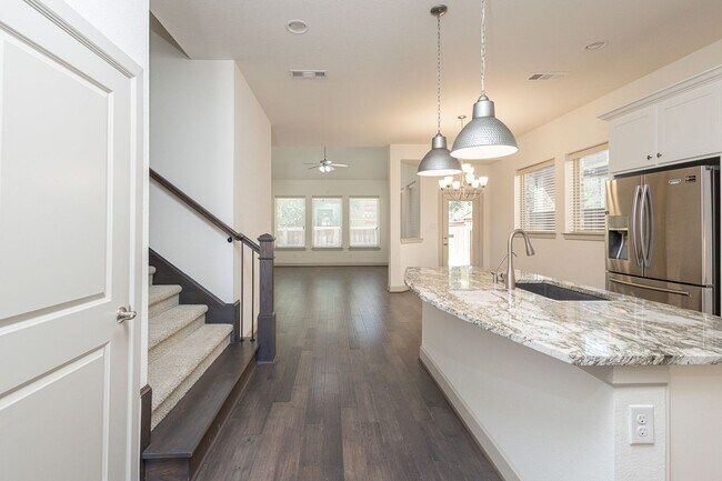 Building Photo - This house offers beautiful open floor plan with high ceilings and lots of natural light.