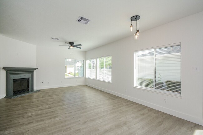 Building Photo - 9939 Farrell Dr