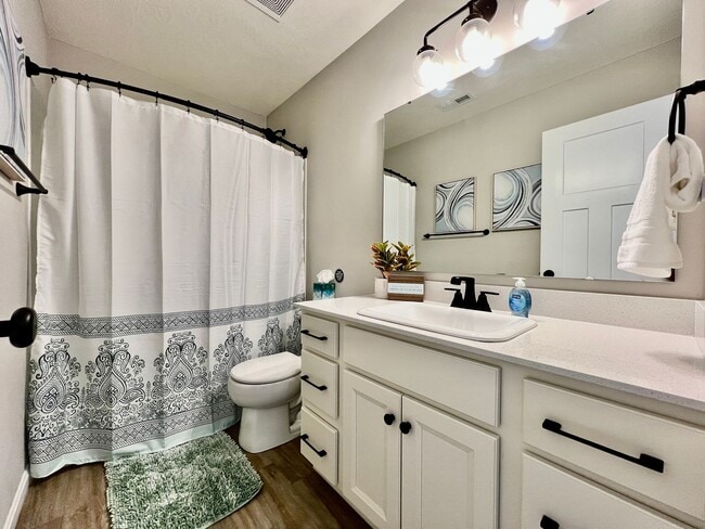 Building Photo - Fully Furnished Executive Miamisburg Home
