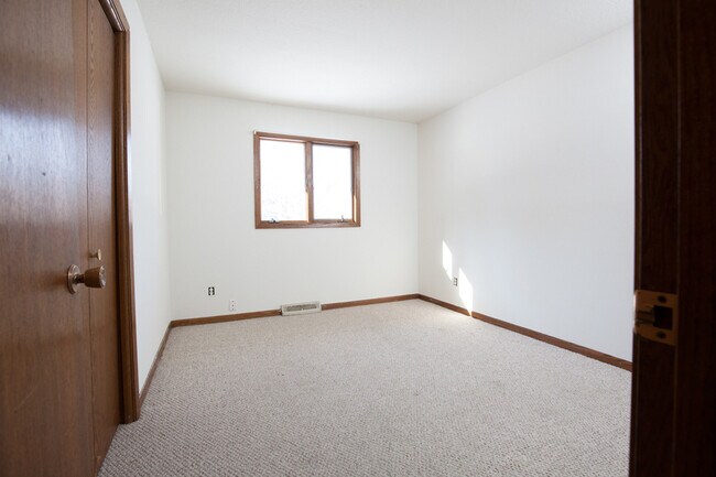 Building Photo - 965 Sherman Rd