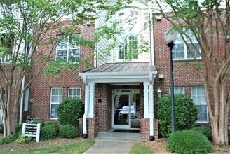 Building Photo - 1621 Providence Glen Dr