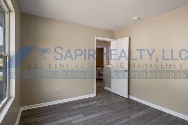 Building Photo - 960 Revere Way