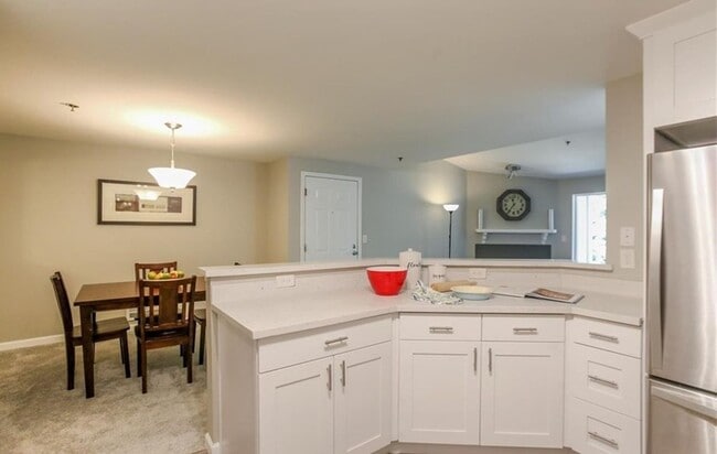 Building Photo - 3 Bed 2 Bath Condo is Available for Rent!